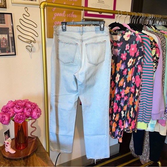 Abercrombie & Fitch 90s Straight Ultra High Rise Jean - Picture 4 of 9